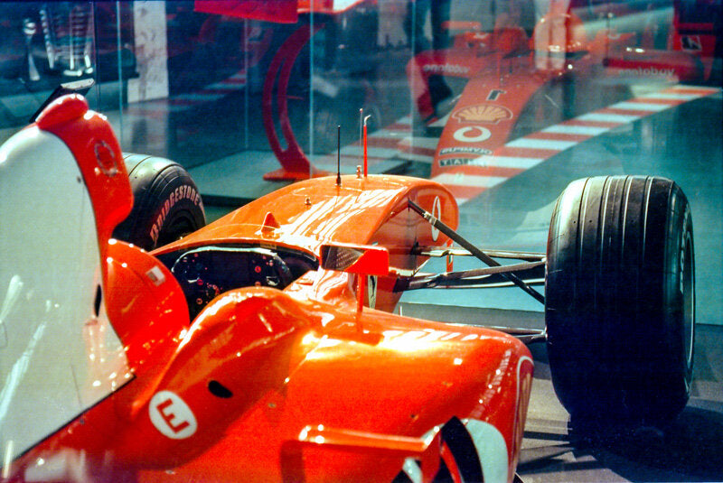  A picture of a Formula 1 racing car taken with the Kono! Delight Art 100 35mm film roll. 